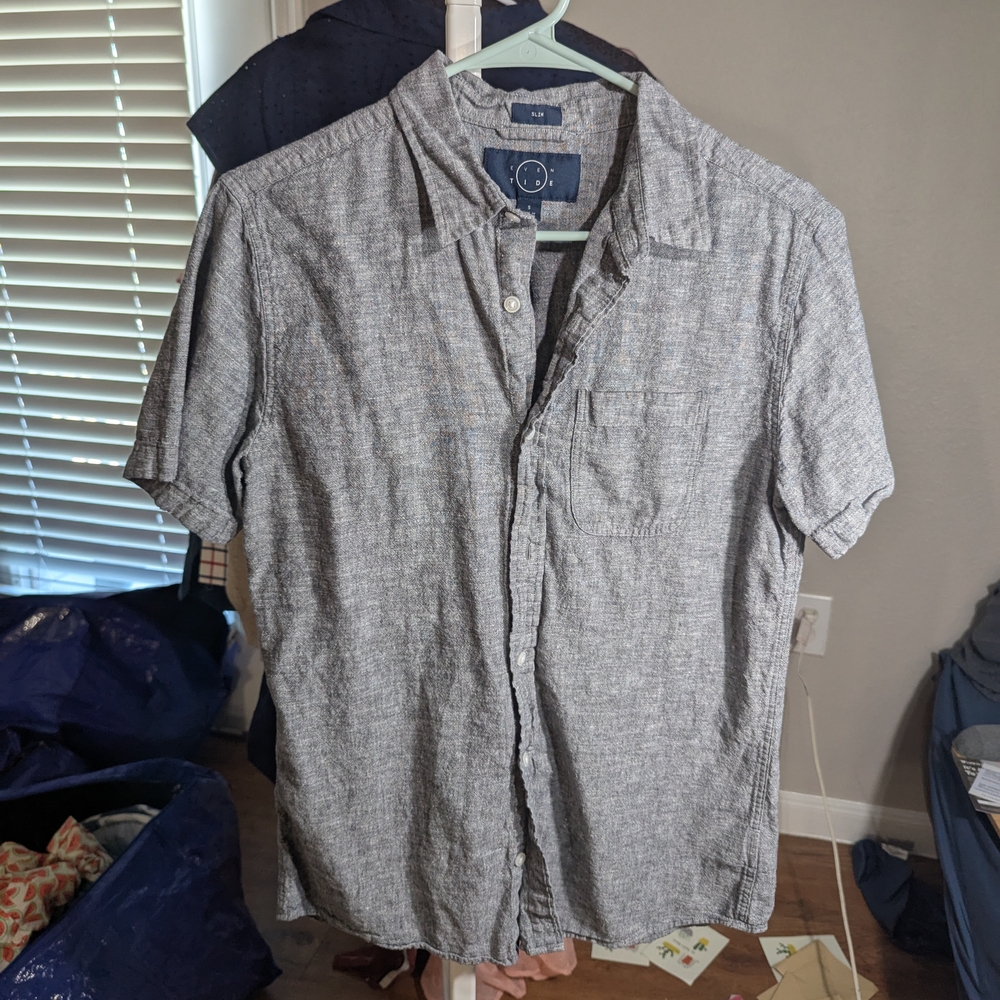 Stylish Men's Gray Button Down Shirt